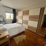 Sunny Comfy Apartment